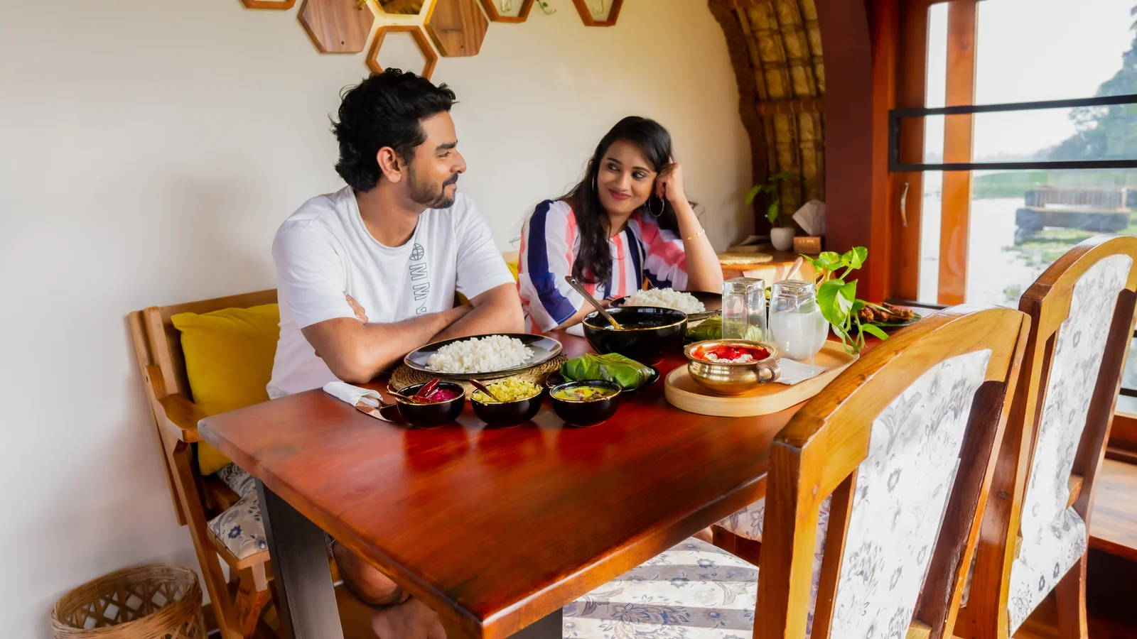 A couple enjoying a Kerala meal together aboard a houseboat