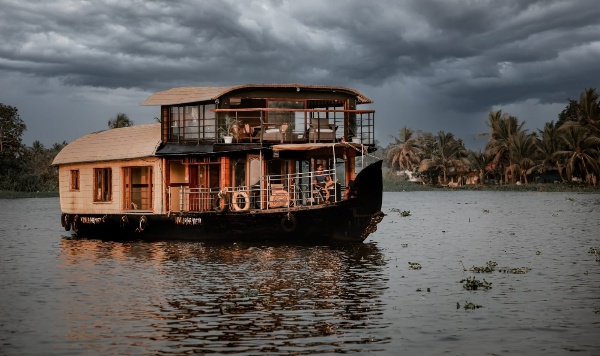 Luxury 1 bed houseboat