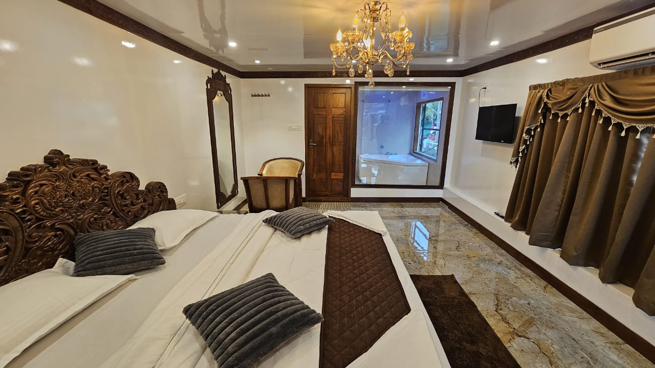 Luxury 1 bed houseboat