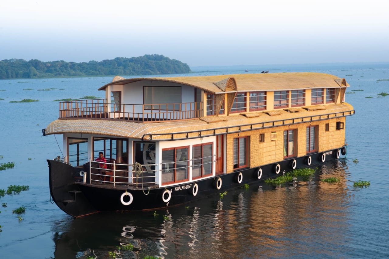 Premium 3 bed Houseboat