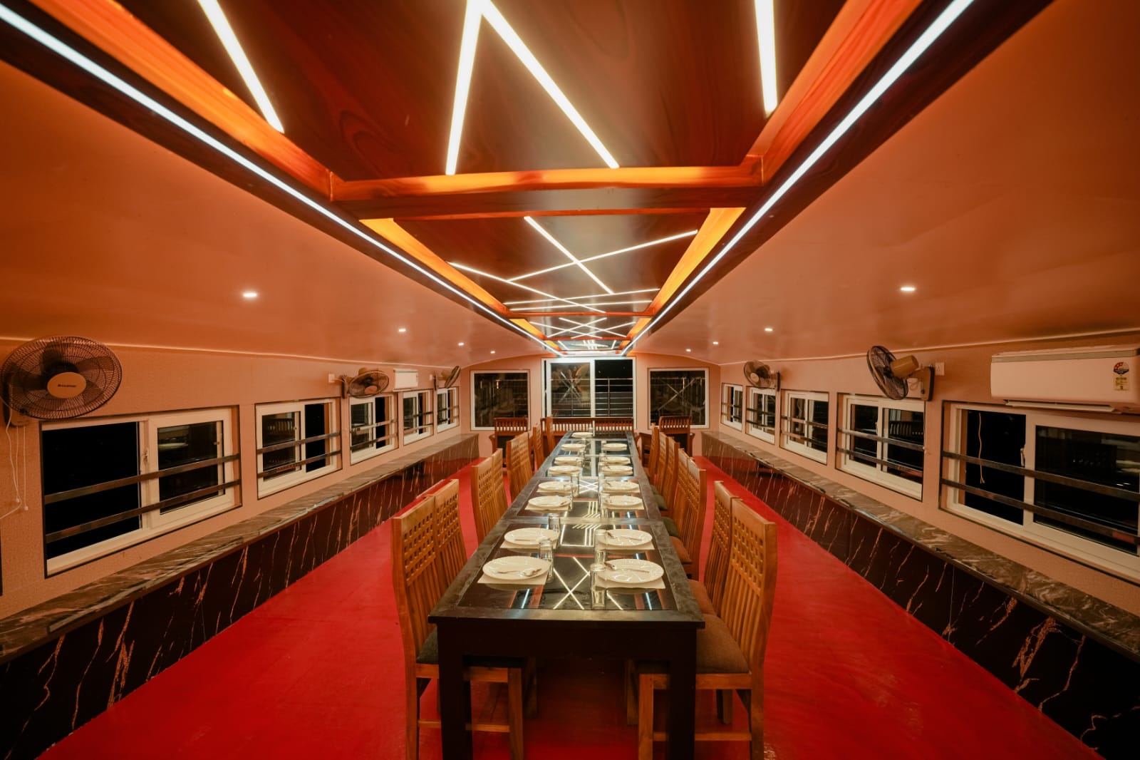 5 bed Premium Houseboat
