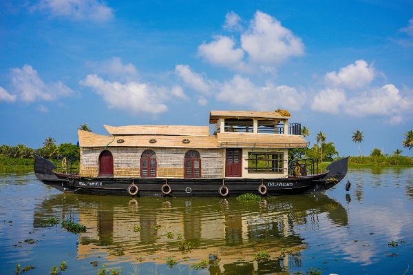 Premium 1 Bed Houseboat
